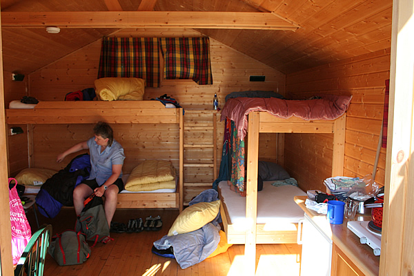 Packing in the cabin, Follingstua