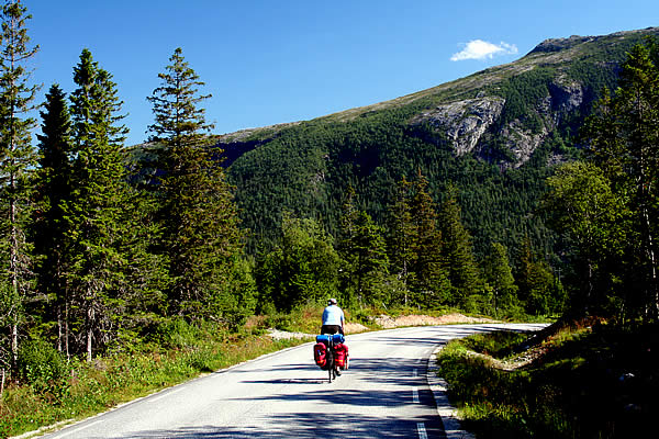Cycling along the Kystriksveien