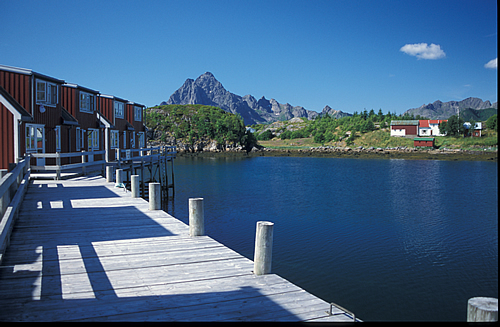 Nyvågar Robuhotel with Vagakallen